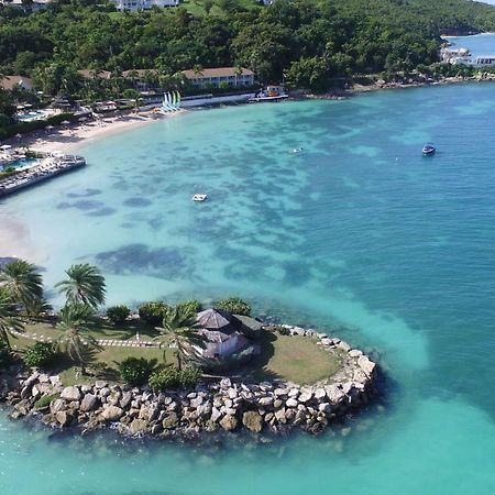 Blue Waters Resort And Spa St. John's Bagian luar foto